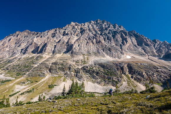 Hiking towards the second col under the west ridge of Catacombs
