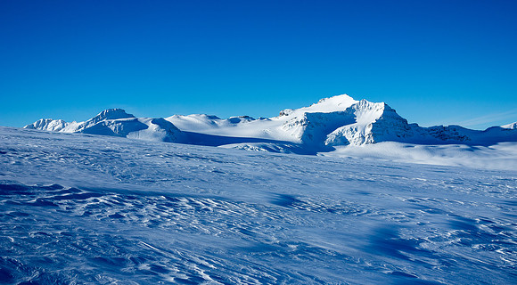 Nice views of Collie (R) and Des Poilus (L).