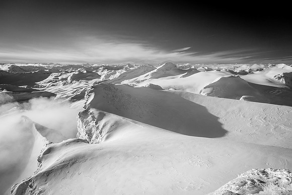 Sublime views towards Des Poilus (C) and Collie (R).
