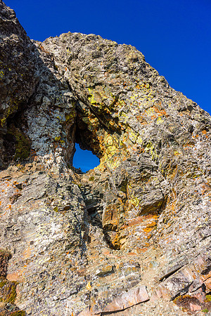 This is NOT scrambling terrain anymore. I'm sure it goes, but to stay scrambling you have to traverse back to climber's left to access the summit block on moderate terrain.
