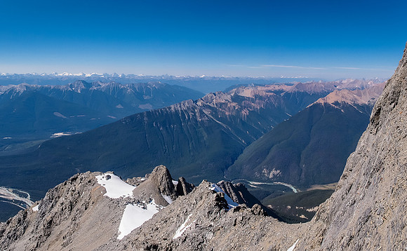 Note the steep headwall to the right? Don't try to scramble that... ;)