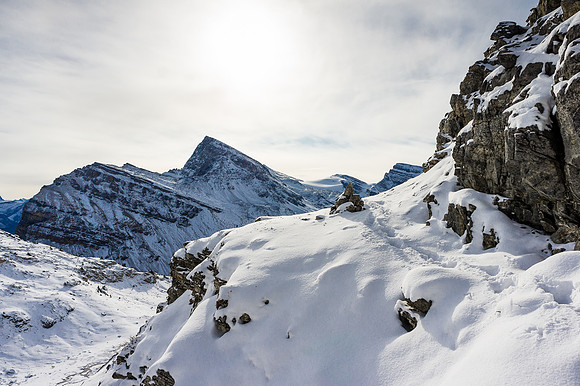A cairn guides me along the exposed ledges - this is looking back at my tracks.