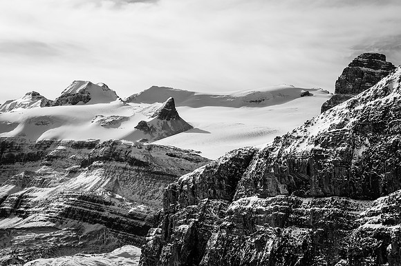Stunning views back to the Wapta with Portal, Gordon, St. Nicholas, Olive and Balfour (R to L) in the bg.