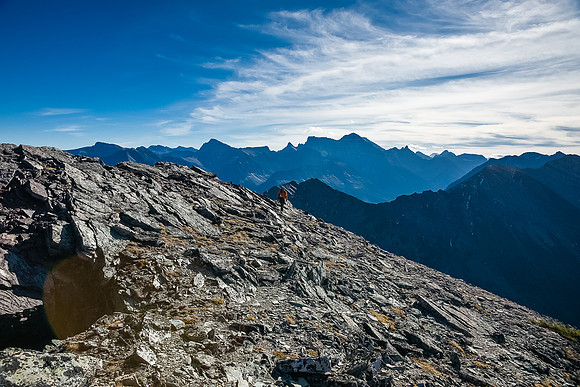 Wietse approaches the summit with Cleveland in the distance.