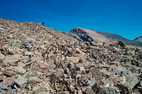 Off snow and back onto loose rock as we work our way towards Caldron Peak.