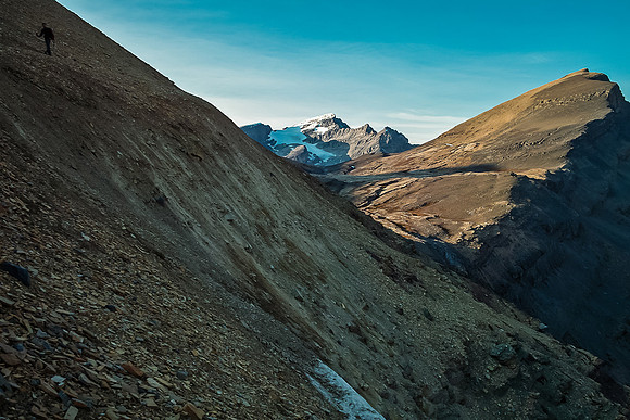 Crossing steep dirt / shale slopes back from Caldron Lake.