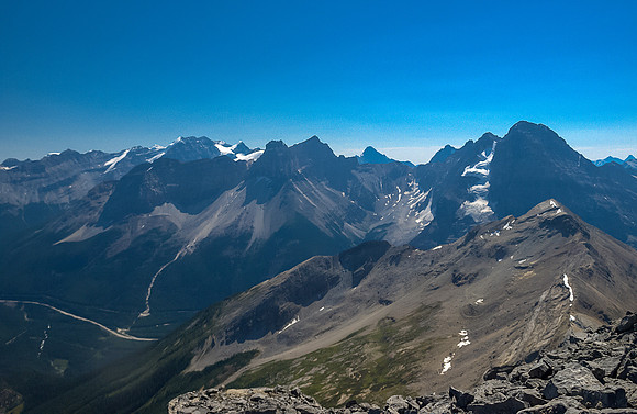 Mount Field at lower right with Stephen, Cathedral, Huber and Victoria (R to L) in the distance behind.