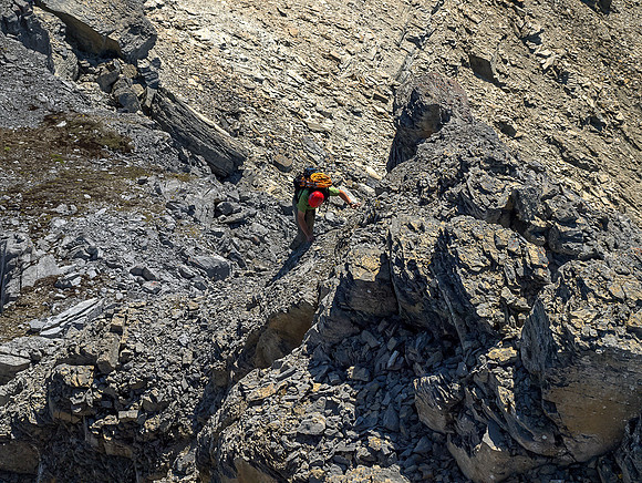 Wietse down climbs the upper ridge on Wapta