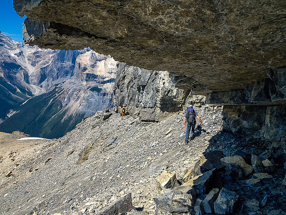A shallow cave we went through along the upper summit cliff face.