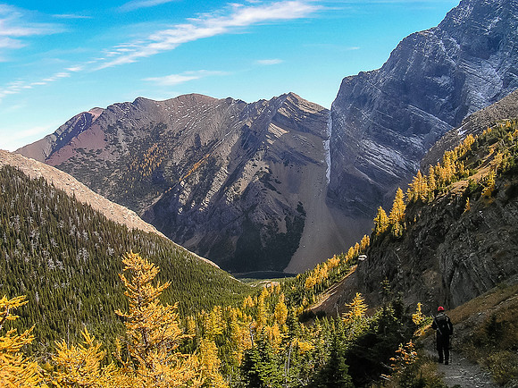 The group makes its way through the colorful fall colors along the Alderson trail. Note how much height we've lost as we're now at tree line again.