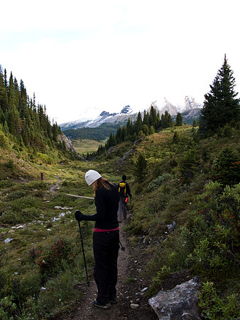 Hiking towards Windy Ridge through a neat gap on the trail.