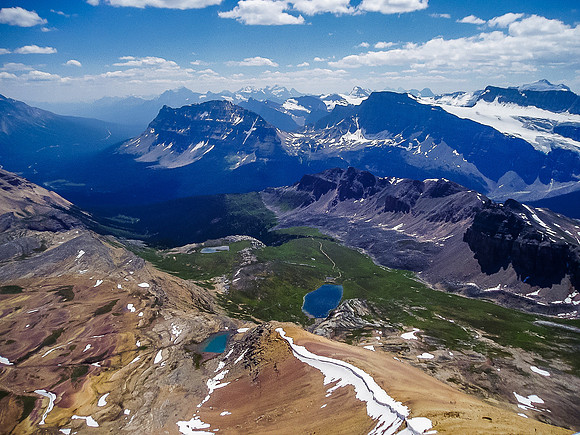 Stunning views over Lake Helen and Crystal Ridge to Bow, BowCrow and Crowfoot Mountain.
