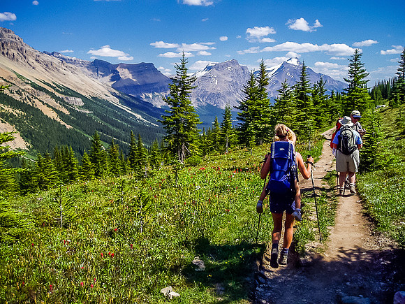 Descending back around Crystal Ridge.