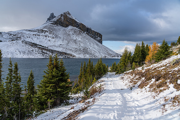 Hiking along Ptarmigan Lake, looking back to Redoubt.