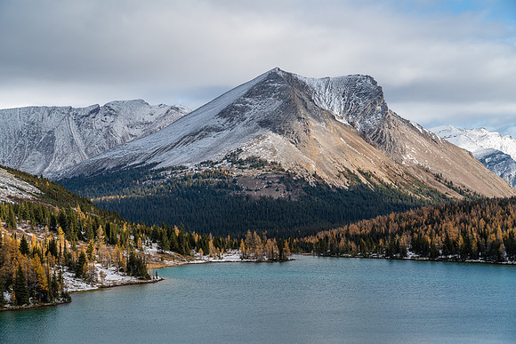 Skoki Mountain over Myosotis Lake.