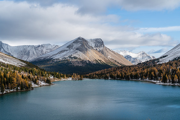 Skoki Mountain over Myosotis Lake.