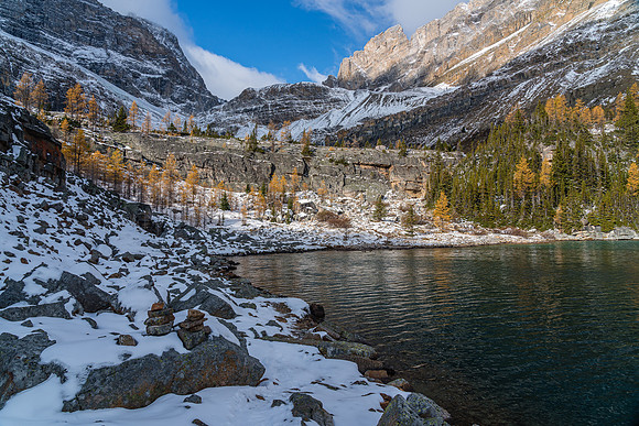Hiking around Myosotis Lake.