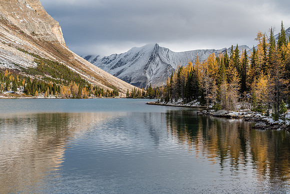 Hiking around Myosotis Lake.