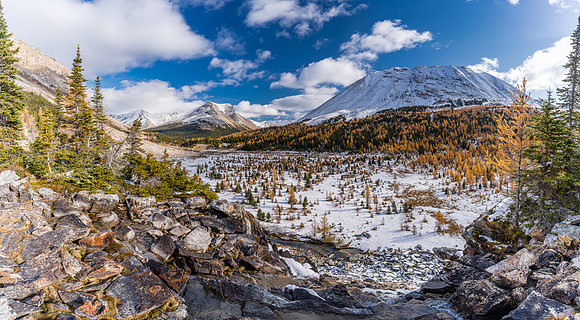 The outflow from Myosotis Lake to Skoki Creek.