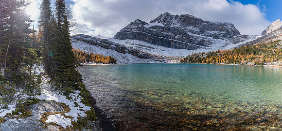 Hiking along Myosotis Lake.