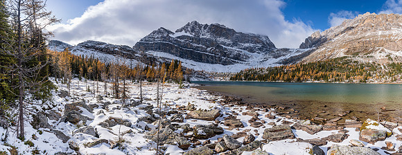 Hiking along Myosotis Lake.