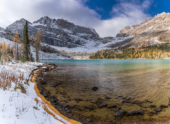 Hiking along Myosotis Lake.