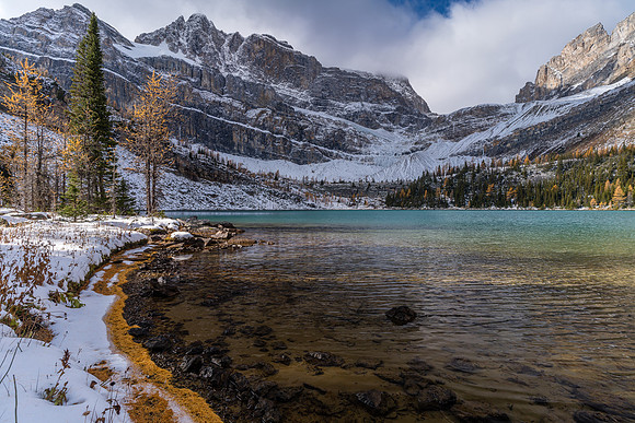 Hiking along Myosotis Lake.