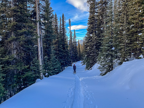 Exiting via the Snowdrift Trail.