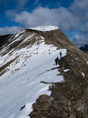 Negotiating the ridge to the Nub from the Nublet.