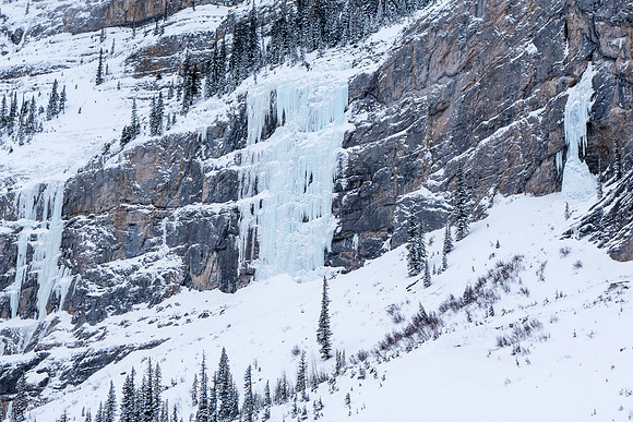 Ice climbing paradise on lower Mount Fox? I know Raphael Slawinski has ice climbed a number of these.