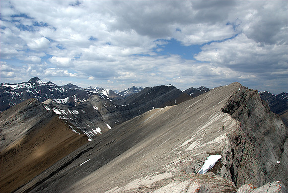 Wietse descends the ridge.