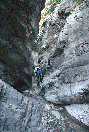 Wietse comes through the narrow section in Jura Creek.