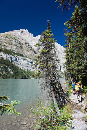Hiking back along Upper Elk Lake.