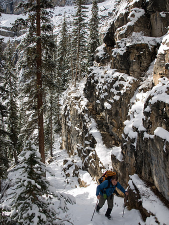 Ascending the headwall beneath Rockbound Lake.