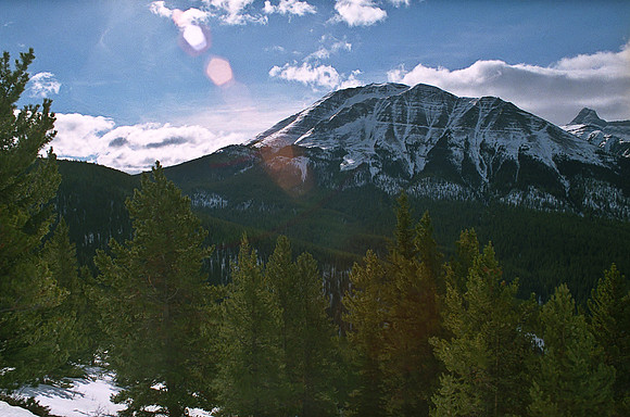Descending back to the Skogan Pass trail.