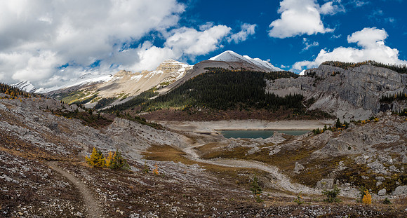 Looking back towards Og Lake with Golden Mountain at far left just showing up and Nasswald left of center. Windy Point and Og Mountain are at center.