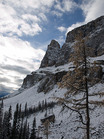 Ascending the headwall beneath Rockbound Lake.
