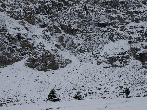 Wietse hiking on the lower plateau.